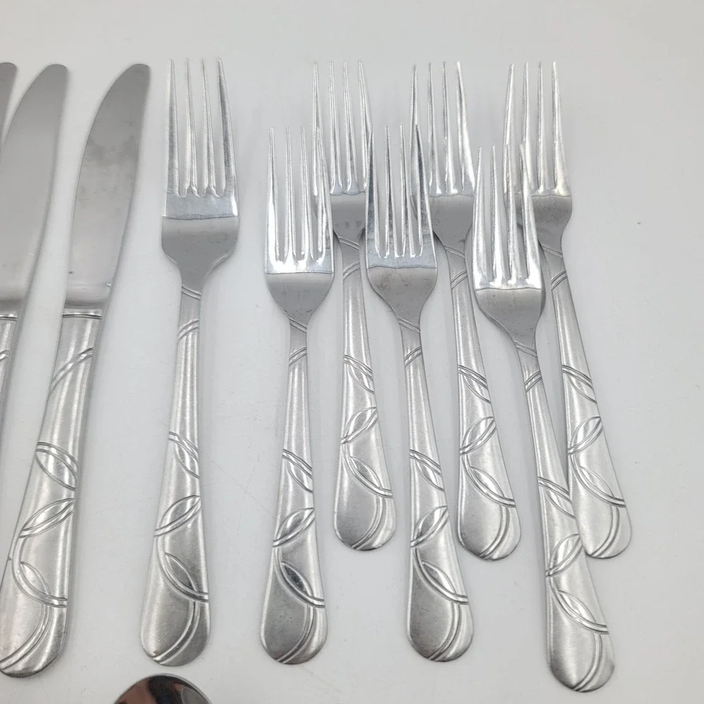 30pc Cambridge Silver Felicity Flatware Set Stainless Steel Satin Leaf Pattern